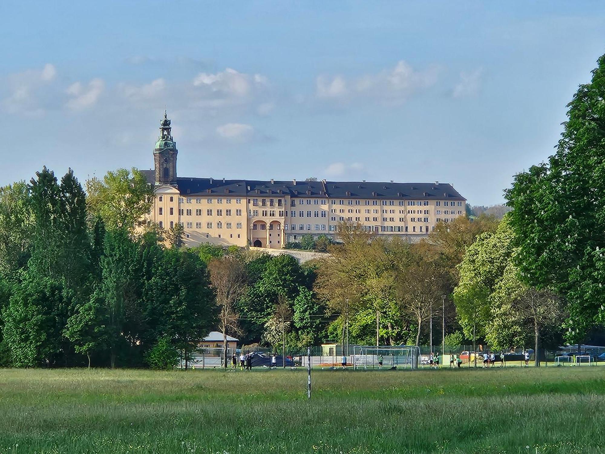 Apartments Am Saalebogen Mit Gartenterrasse, Grillkamin, Freie Parkplaetze Rudolstadt Luaran gambar